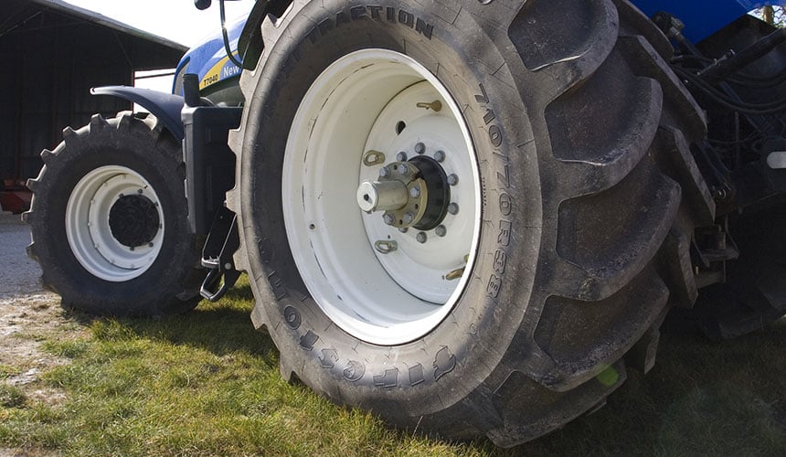 Augmenter la taille des pneus de tracteur = plus de performance