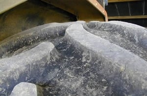 Usure irrégulière des pneus arrière, cause : problème sur pont avant