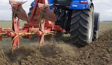 Démonstration de la compaction des sols liée à vos pneus de tracteur