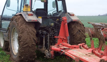 Comment avoir un bon autonettoyage de vos pneus de tracteur ?