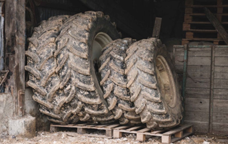 Stockage pneu agricole